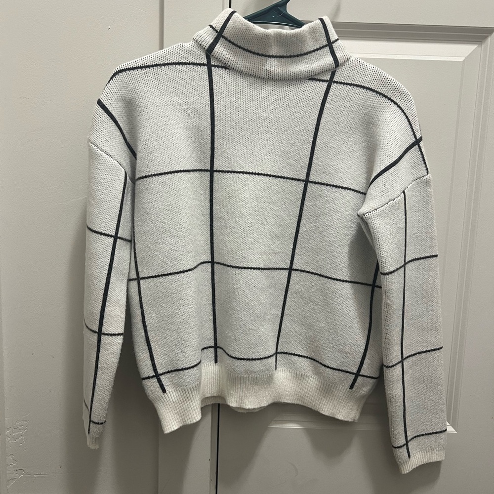 BOHME Women's White and Black Grid Sweater